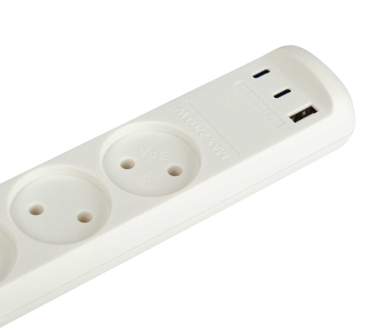 фото удлинитель электрический эра u-3-1,5m-usb-w 3 розетки + 3xusb a+c 1,5м 10а белый б0069075 | 220svet.ru
